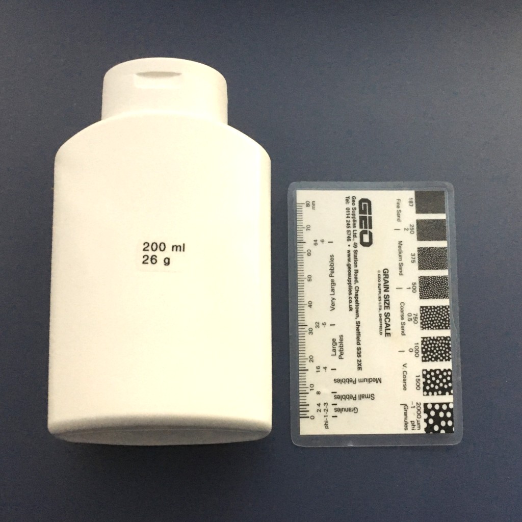 Die 200-ml-Flasche des Sebamed-Shampoos eignet sich prima als stationäres Reisebidet. Die 200-ml-Flasche des Sebamed-Shampoos eignet sich prima als stationäres Reisebidet.